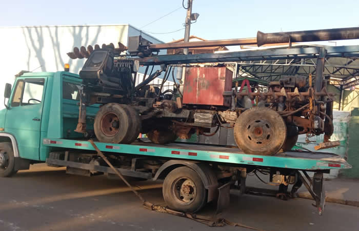 Foto do equipamento: Perfuratriz industrial para obras de fundação profunda em planta industrial.